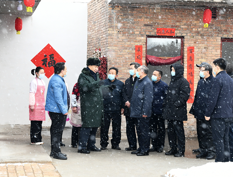 2022年1月26日，習(xí)近平總書(shū)記在山西霍州馮南垣村受災(zāi)村民師紅兵家看望。