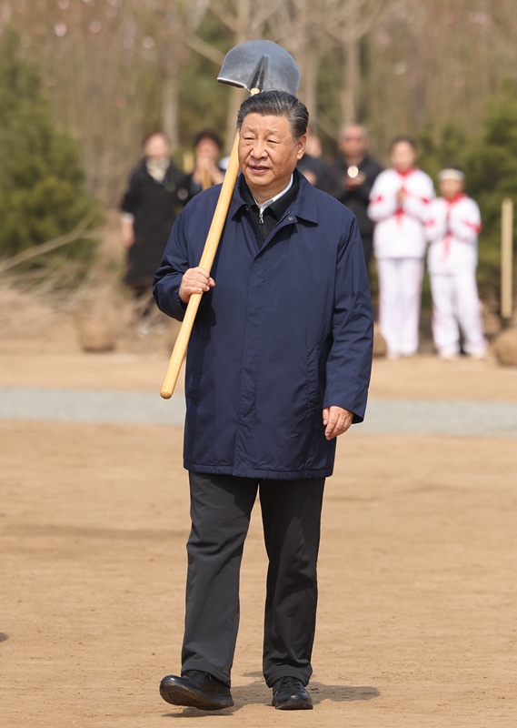 2024年4月3日，習(xí)近平總書記來到北京市通州區(qū)潞城鎮(zhèn)參加首都義務(wù)植樹活動(dòng)。