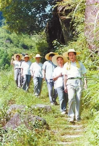 1989年7月，習近平在壽寧縣山村。