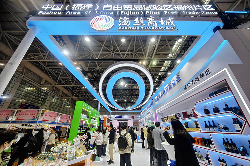 2024年3月18日，第四屆中國跨境電商交易會(huì)在福建福州開幕。展會(huì)聚焦“鏈接跨境全流域 共建電商新生態(tài)”，集聚全國80余個(gè)外貿(mào)產(chǎn)業(yè)帶的上千家供應(yīng)鏈企業(yè)。
